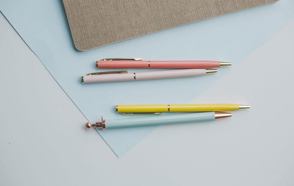 pastel-colored-ball-point-pens